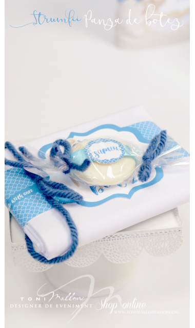 Trusou de botez cu broderie personalizata pentru baieti, Strumfii veseli 8